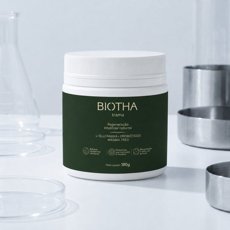 Frasco do suplemento BIOTHA Trama sobre bancada de laboratório